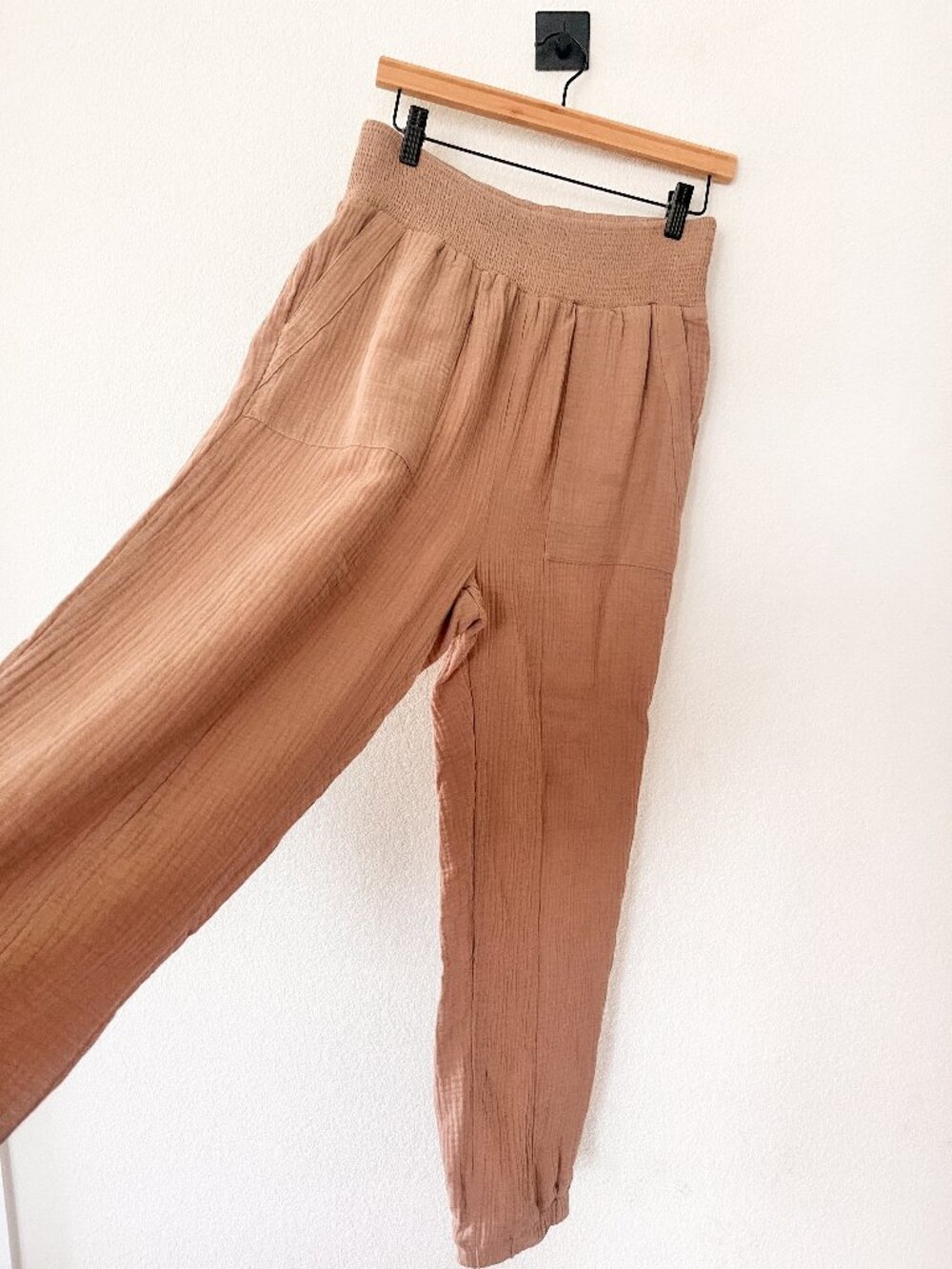 NWT Mocha Gauze Linen Joggers L – Smocked Waist Elastic Ankle Pants Summer - Picture 2 of 5